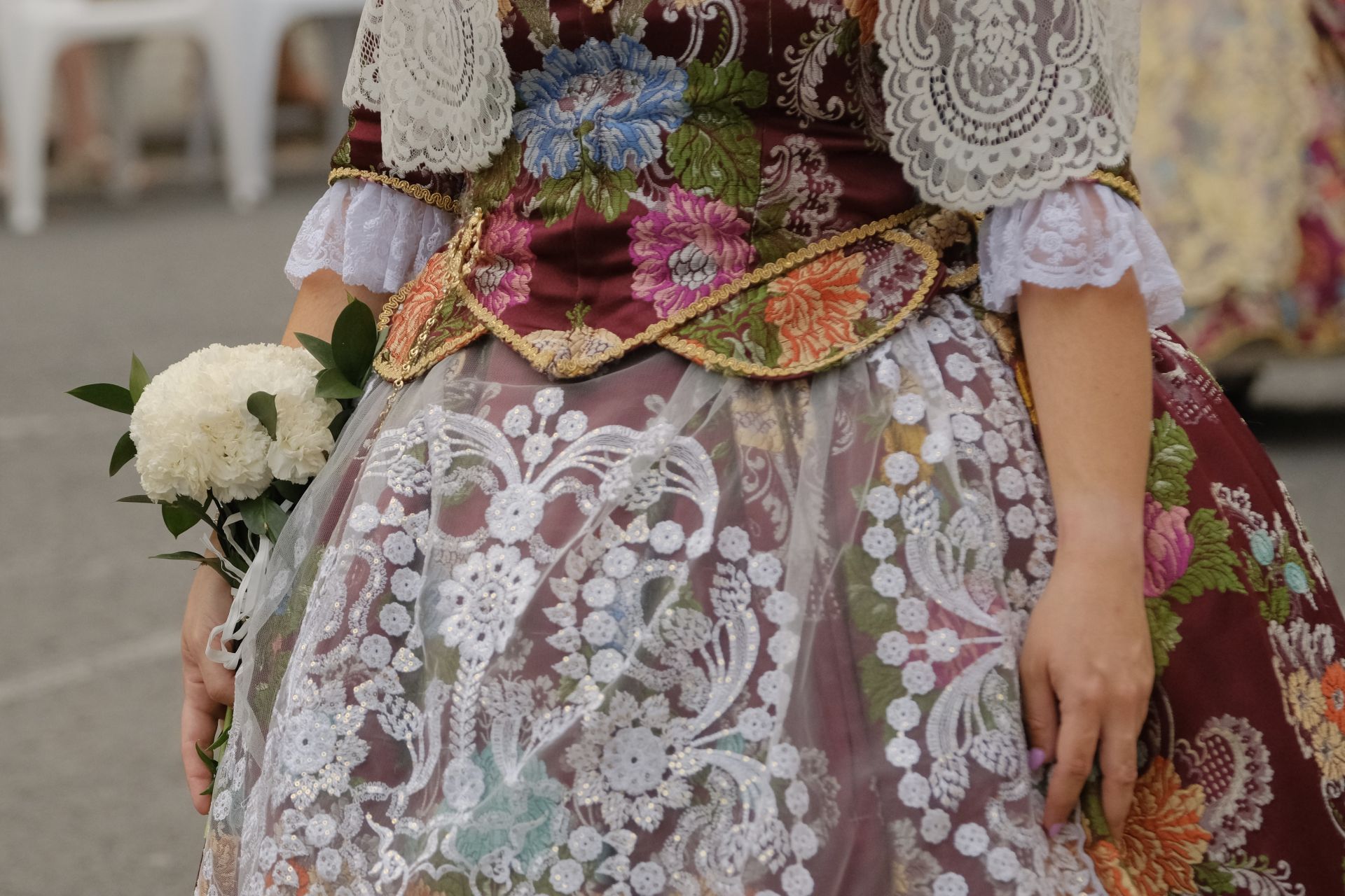 Las Hogueras se llenan de flores para la Virgen del Remedio