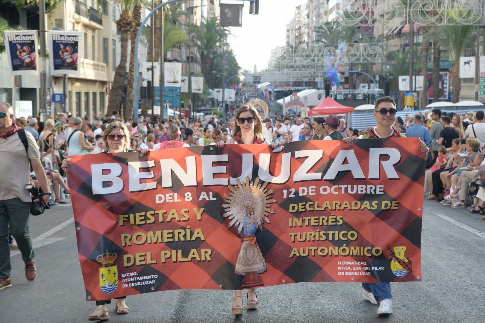 La música del mundo llega a Alicante en el desfile internacional de las Hogueras 2025