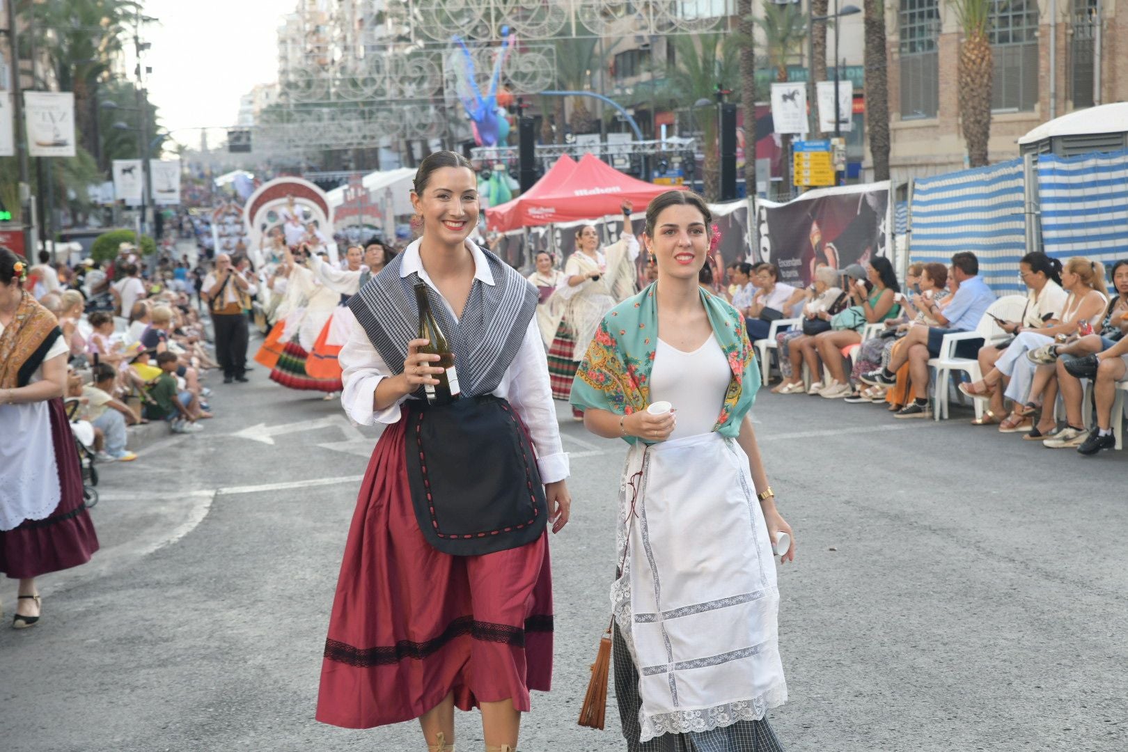 La música del mundo llega a Alicante en el desfile internacional de las Hogueras 2025