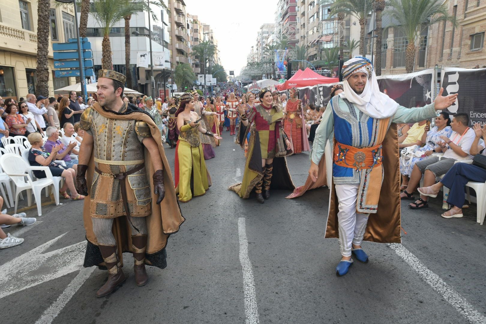 La música del mundo llega a Alicante en el desfile internacional de las Hogueras 2025