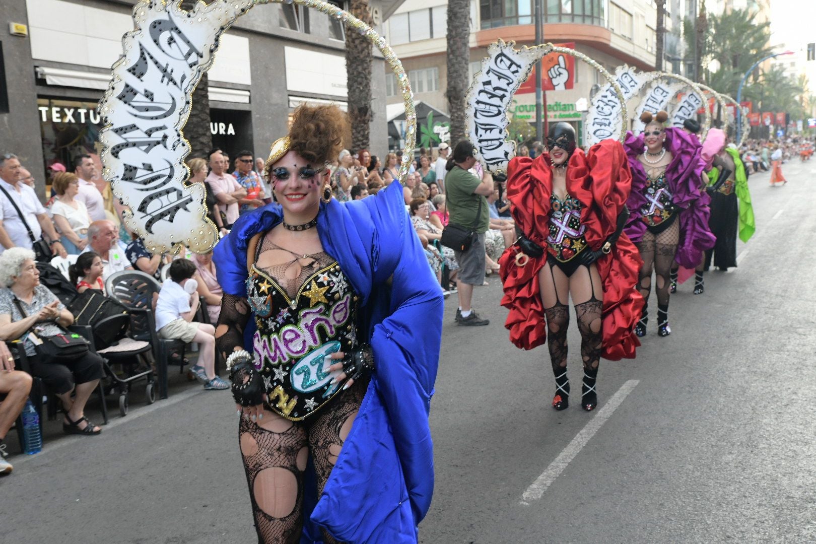 La música del mundo llega a Alicante en el desfile internacional de las Hogueras 2025