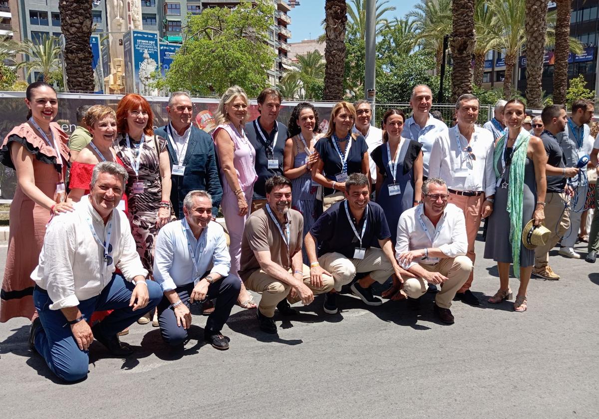 Consellers, cargos y concejales populares, antes de la mascletá