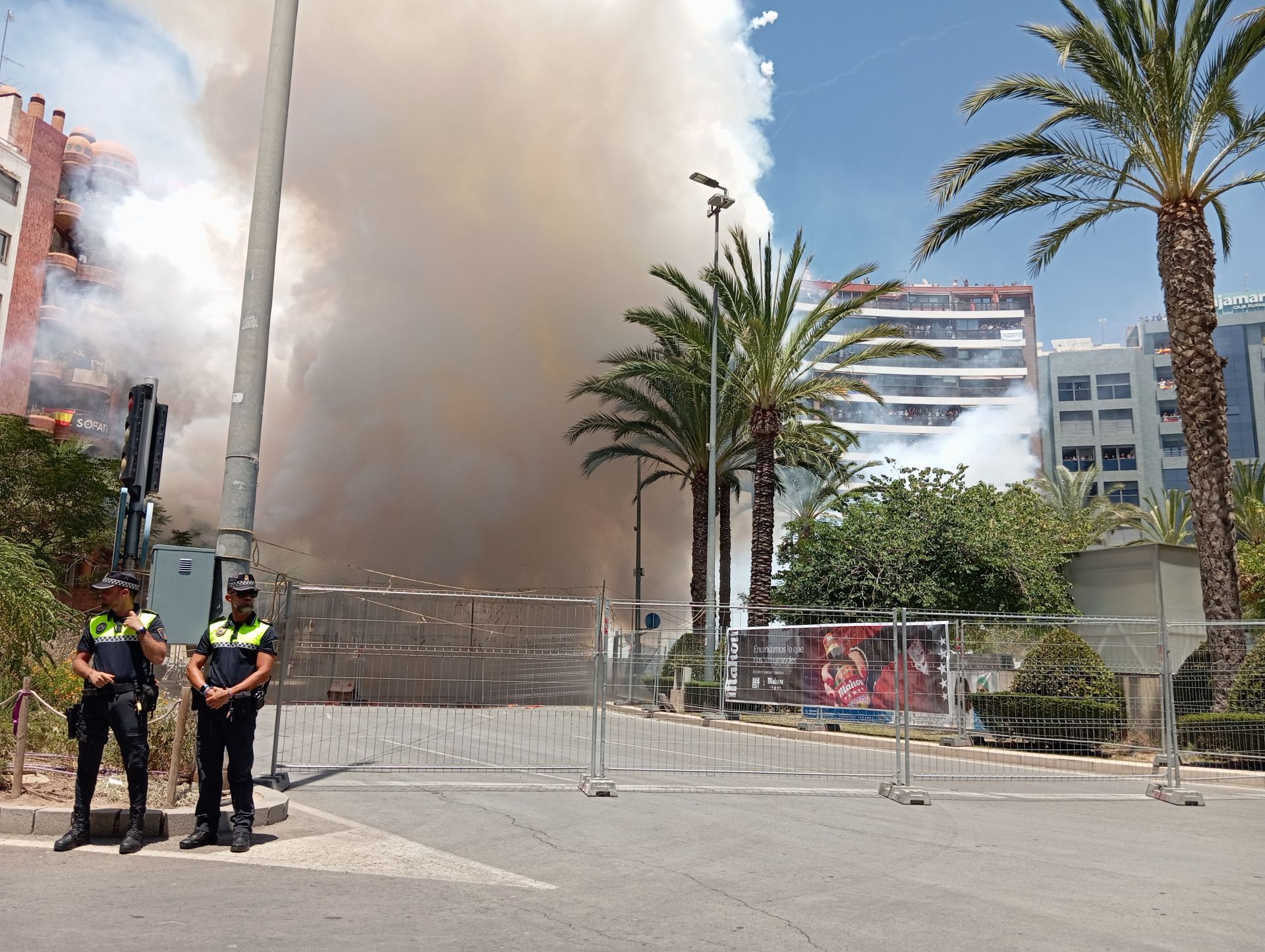 Emoción por todos los poros en la última mascletà de las Hogueras 2025