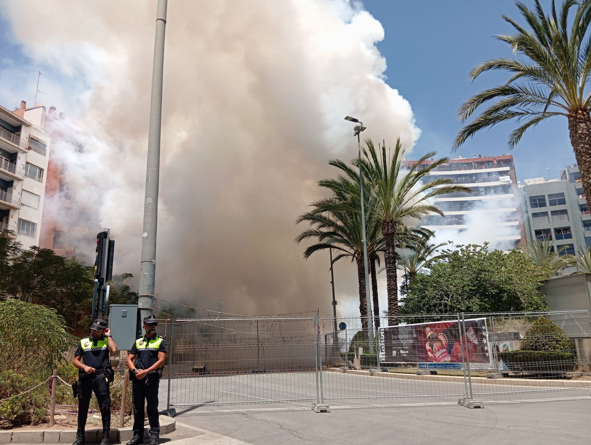 Emoción por todos los poros en la última mascletà de las Hogueras 2025