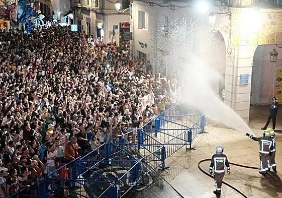 Imagen de archivo de la nit de la cremà en Hogueras.