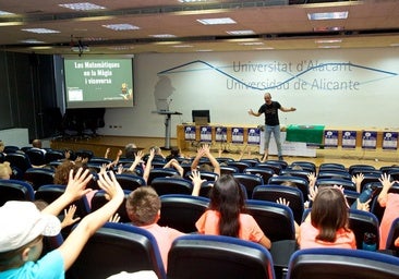 The Pati de la Ciéncia: UA's summer initiative for school science outreach