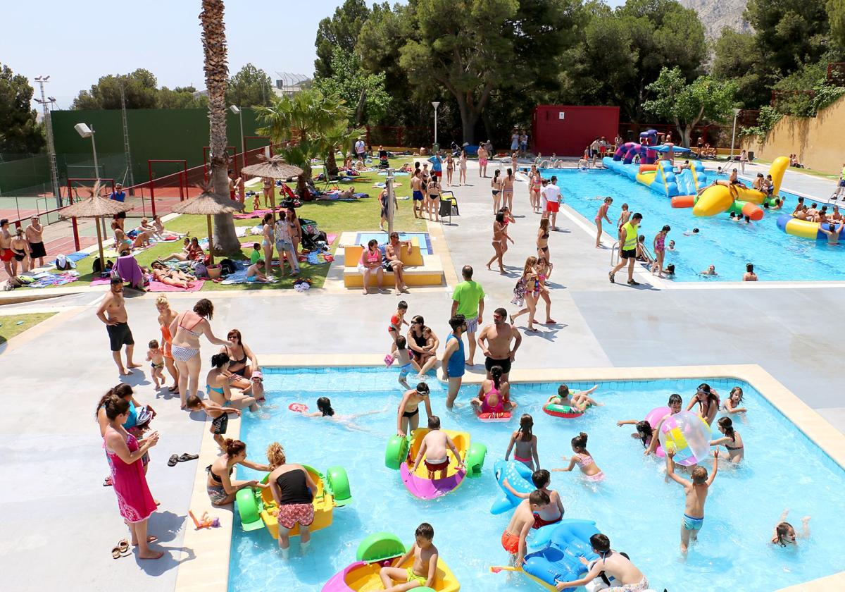 Swimming pools at the Xixona municipal sports complex.
