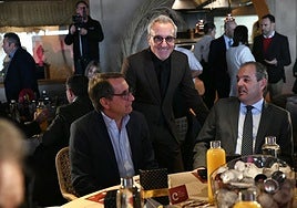 Jesús Navarro, en el centro, en un acto de la Cámara de Alicante.