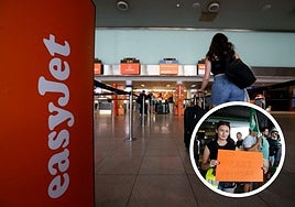 Una pasajera en un mostrador de EasyJet/Protestas de trabajadoras.
