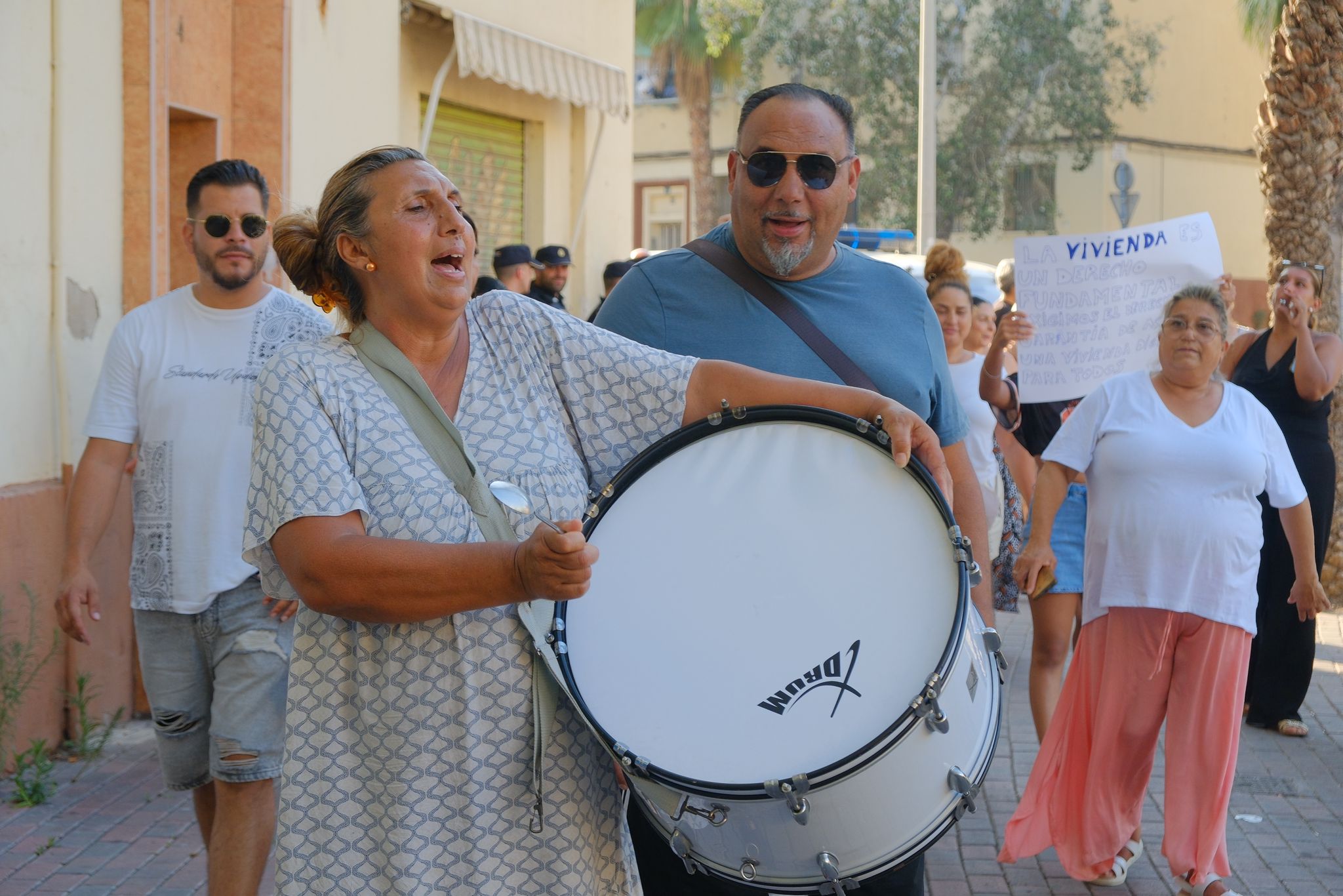 Manifestación por el derecho a una vivienda digna en el barrio Miguel Hernández de Alicante