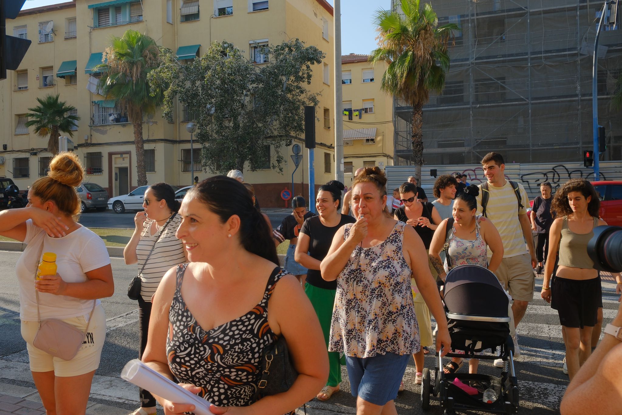 Manifestación por el derecho a una vivienda digna en el barrio Miguel Hernández de Alicante