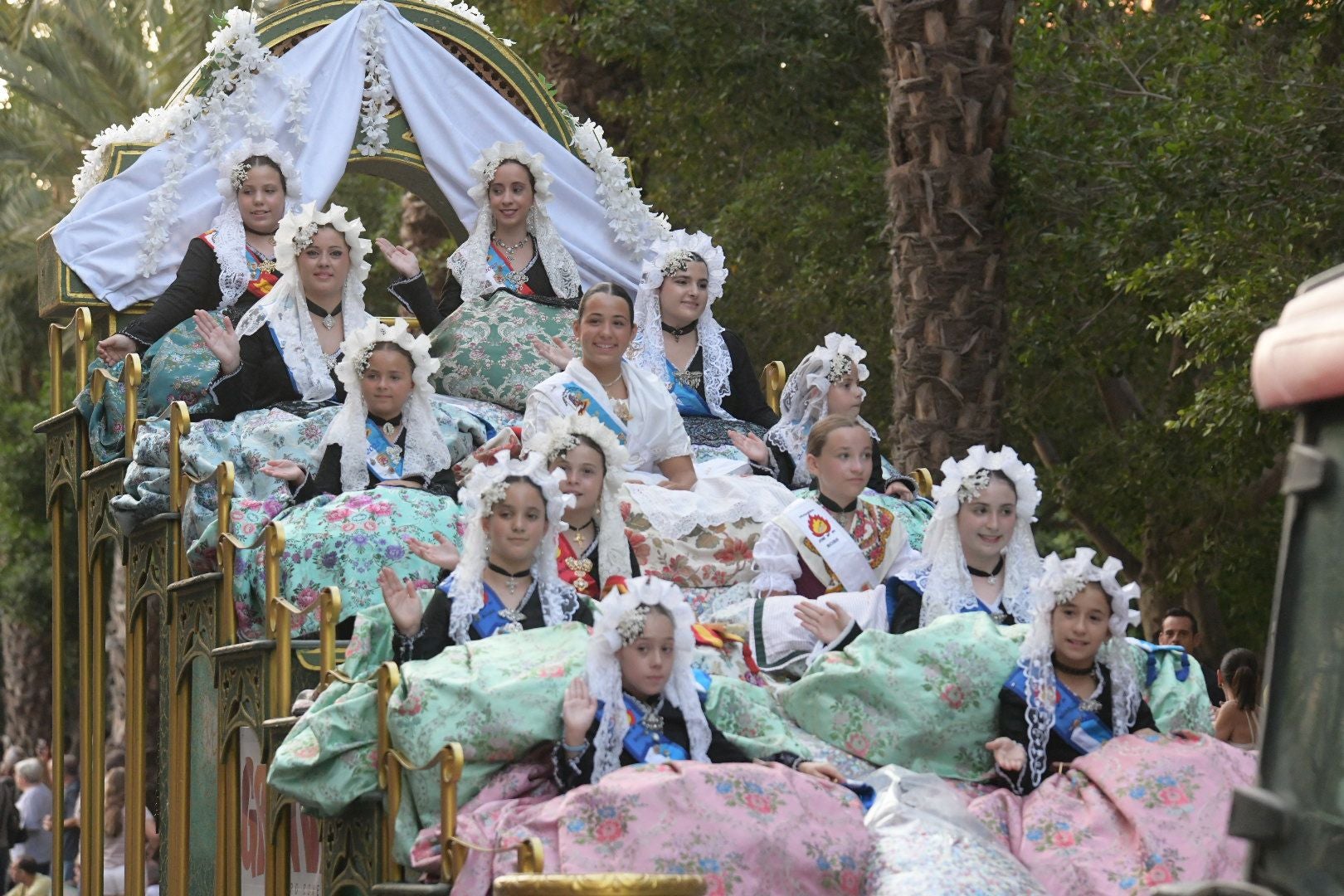 El Coso Multicolor pone fin a las Hogueras de Alicante 2025