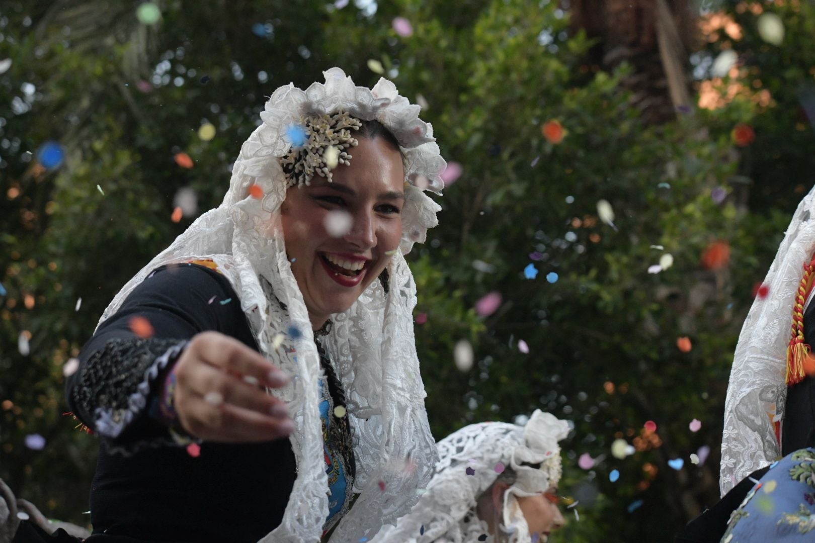 El Coso Multicolor pone fin a las Hogueras de Alicante 2025