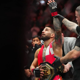 Imagen principal - Ilia Topuria, campeón de peso ligero tras noquear a Charles Oliveira