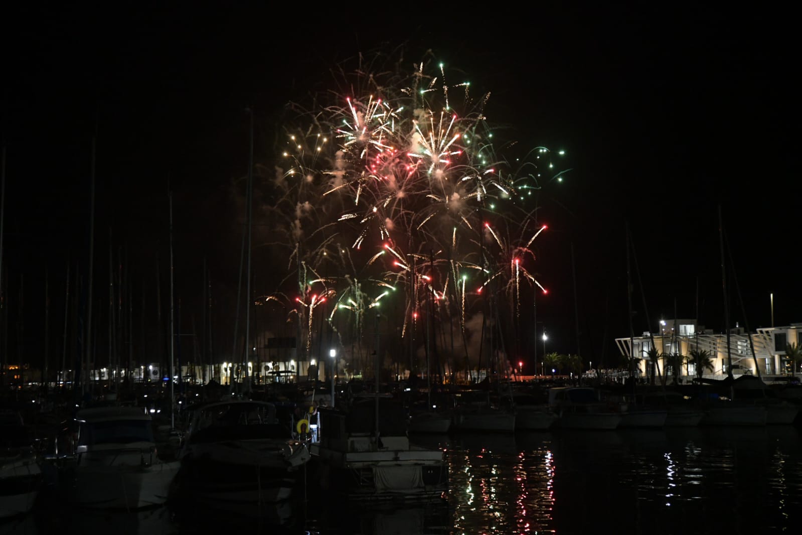 Hermanos Sirvent culmina el concurso de fuegos artificiales de Alicante