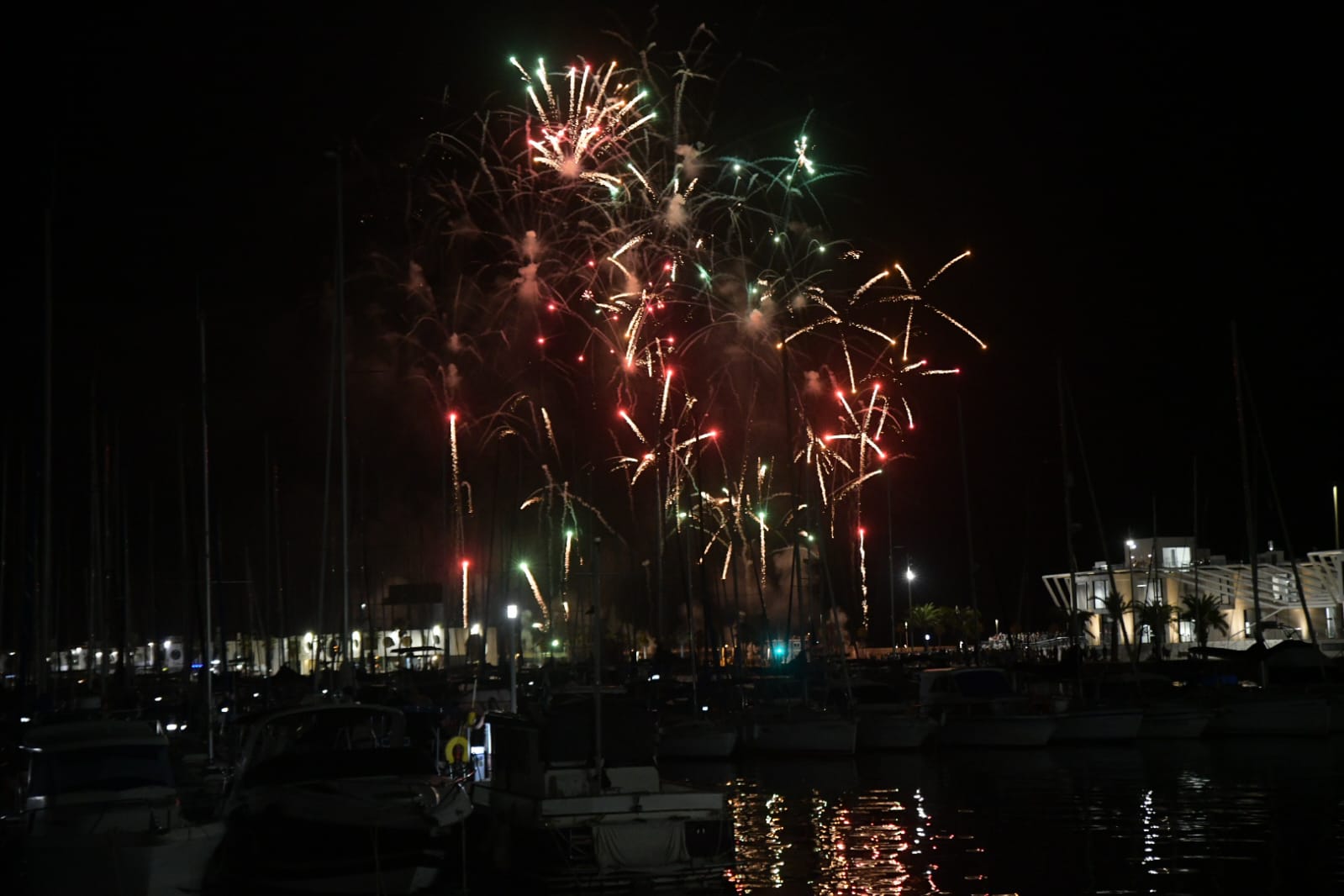 Hermanos Sirvent culmina el concurso de fuegos artificiales de Alicante