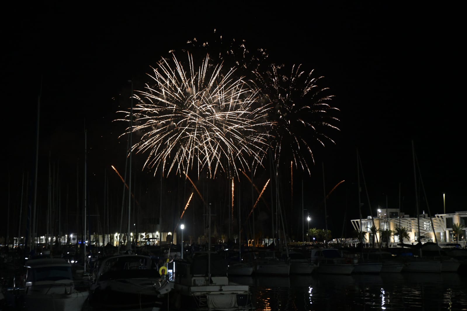 Hermanos Sirvent culmina el concurso de fuegos artificiales de Alicante