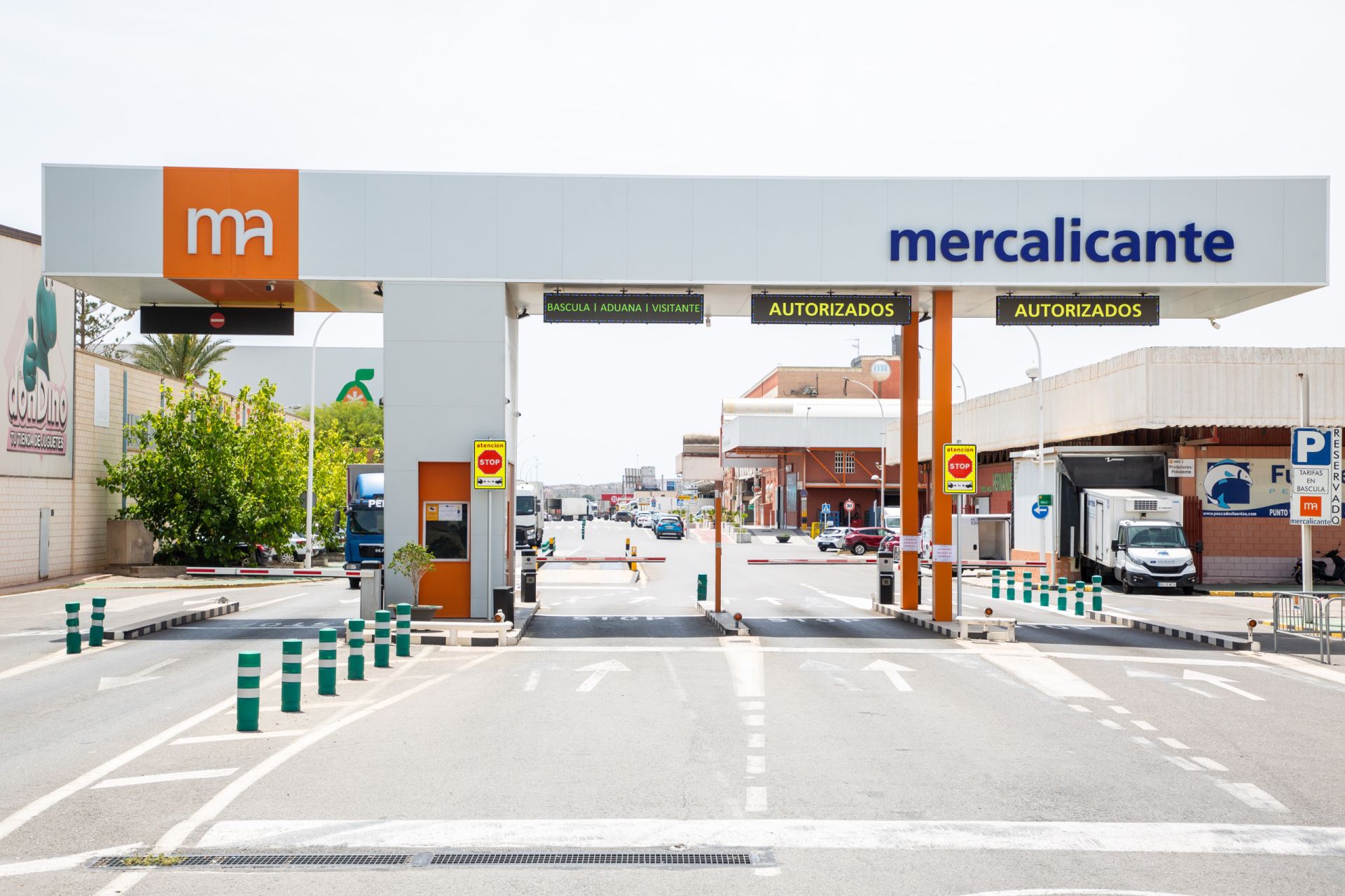 Entrance of Mercalicante.