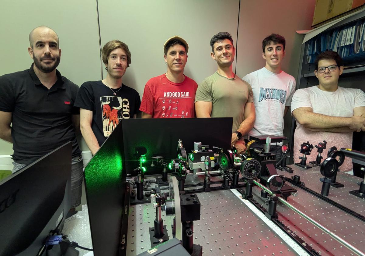From left to right in the image, researchers Jaume Colomina, Roberto Fernández, Sergi Gallego, Juan Carlos Bravo, Joan Sirvent, and José Reyna.