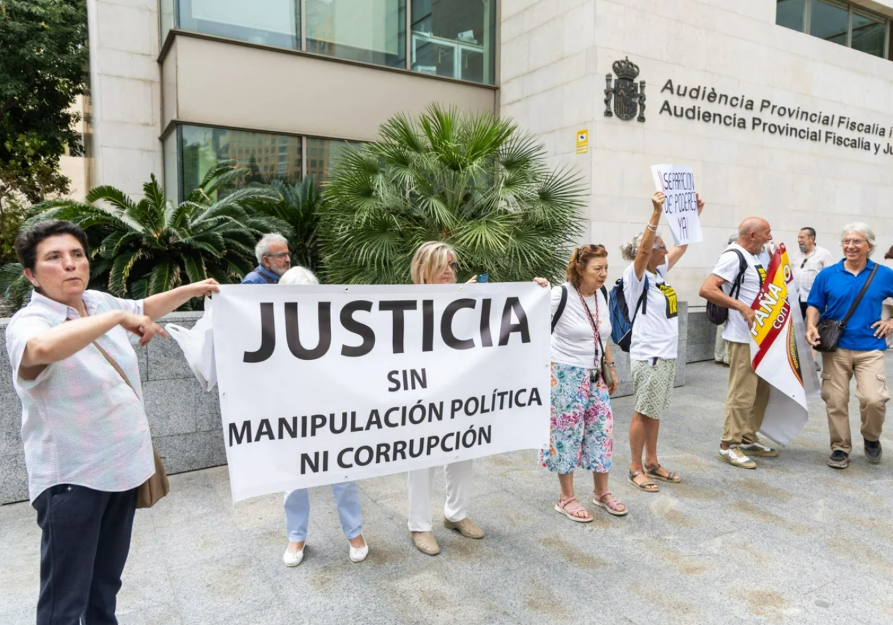 Concentración del pasado junio en la Ciudad de la Justicia.