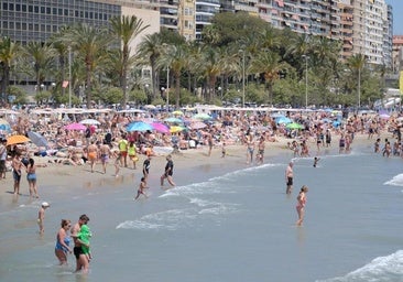 La afluencia de turistas obliga a reforzar la cobertura móvil en una veintena de municipios y playas de Alicante