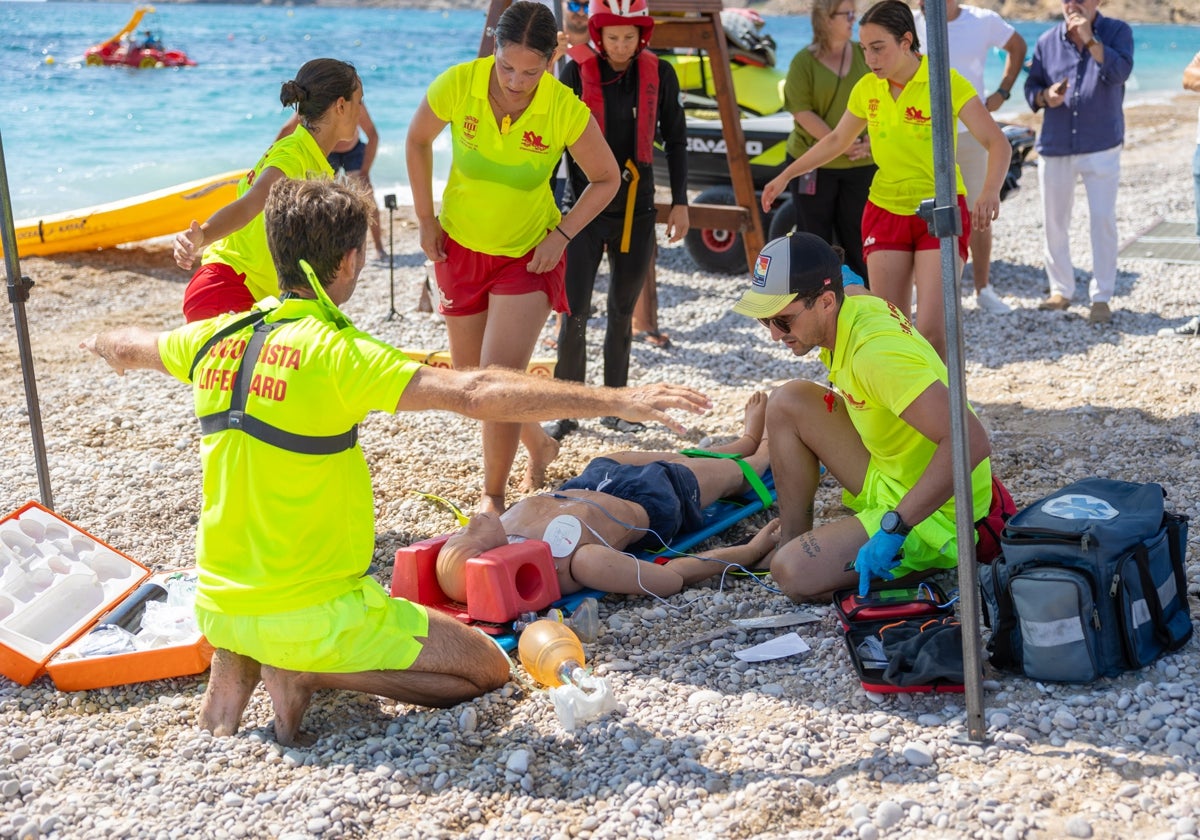 Image of the drill conducted at Racó de l'Albir beach