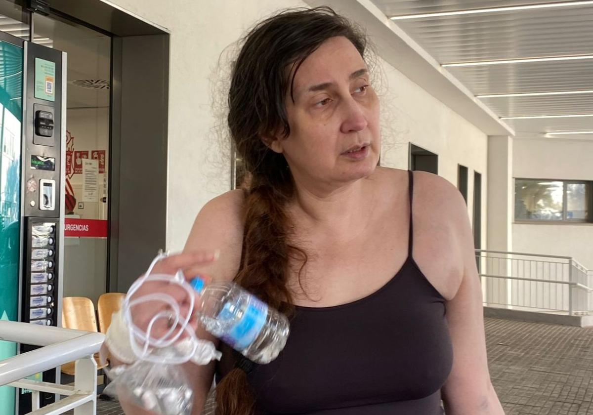 Olga leaves the Hospital of San Juan.