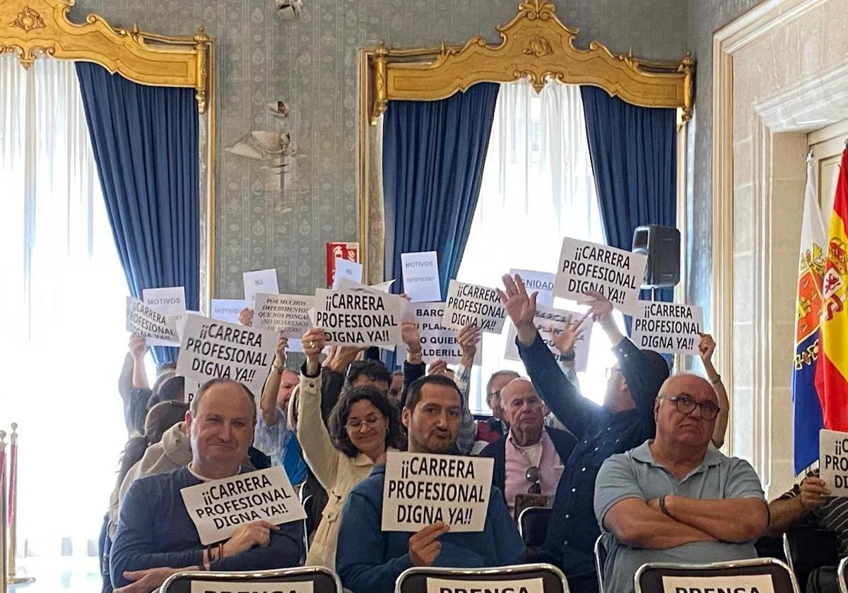 Protesta de los sindicatos en el Ayuntamiento de Alicante.