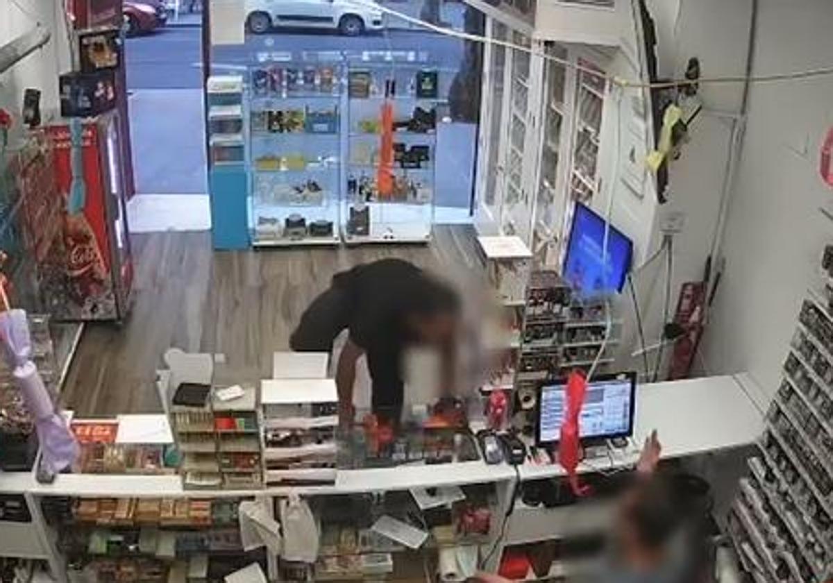 Robbery at a tobacconist on Calderón Street in Alicante with a plastic knife