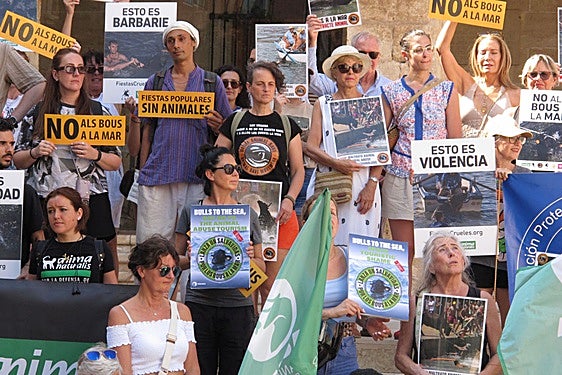 Protestas en Dénia contra els 'Bous a la mar'