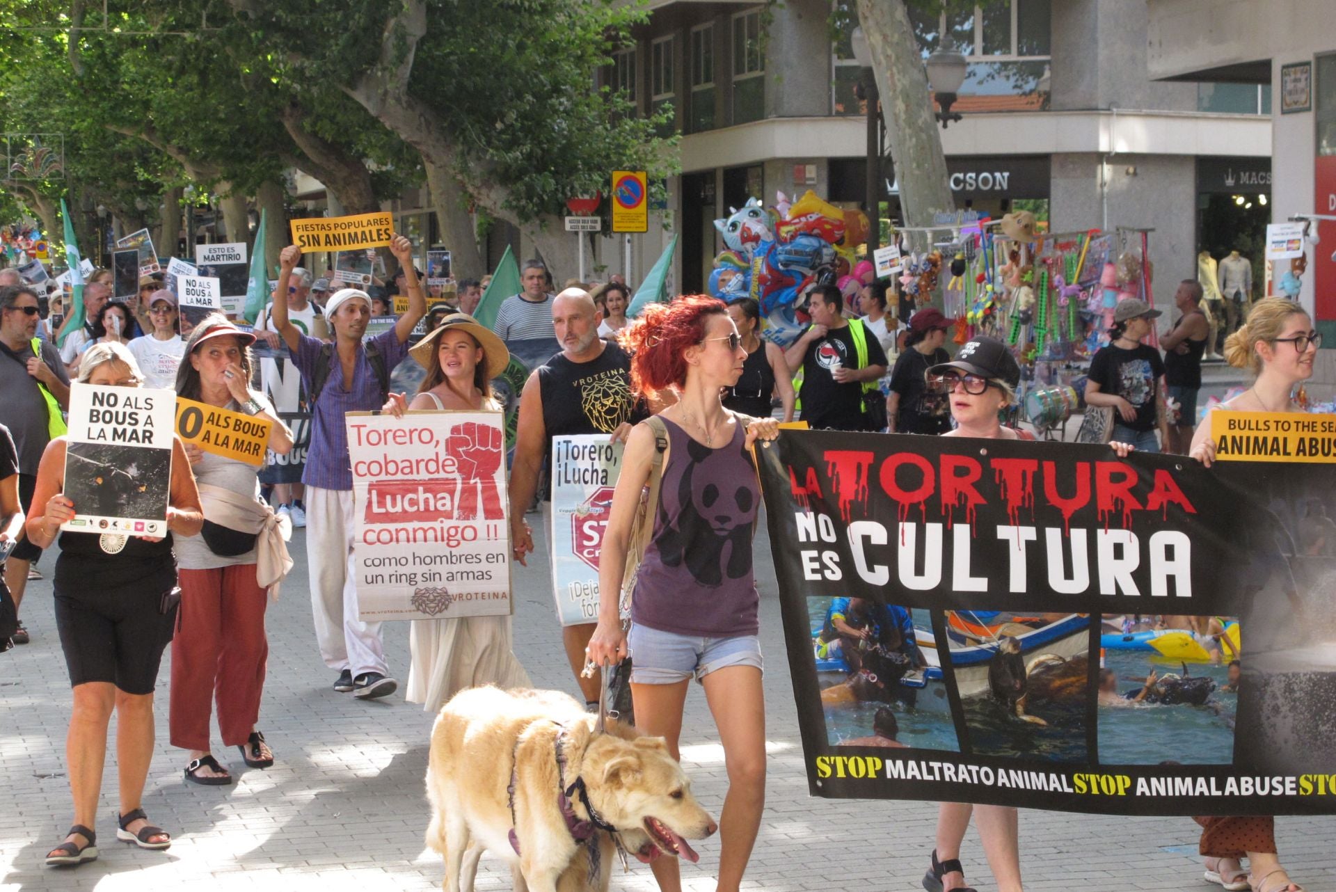 Protestas en Dénia contra els 'Bous a la mar'