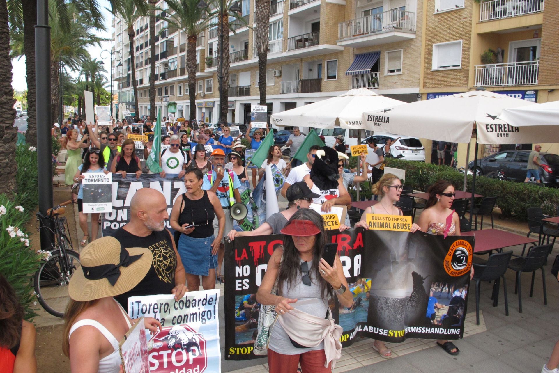 Protestas en Dénia contra els 'Bous a la mar'