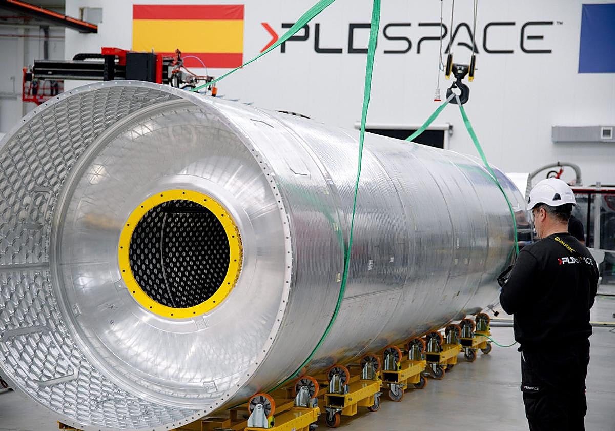 A PLD Space employee supervises a part of the Miura 5.