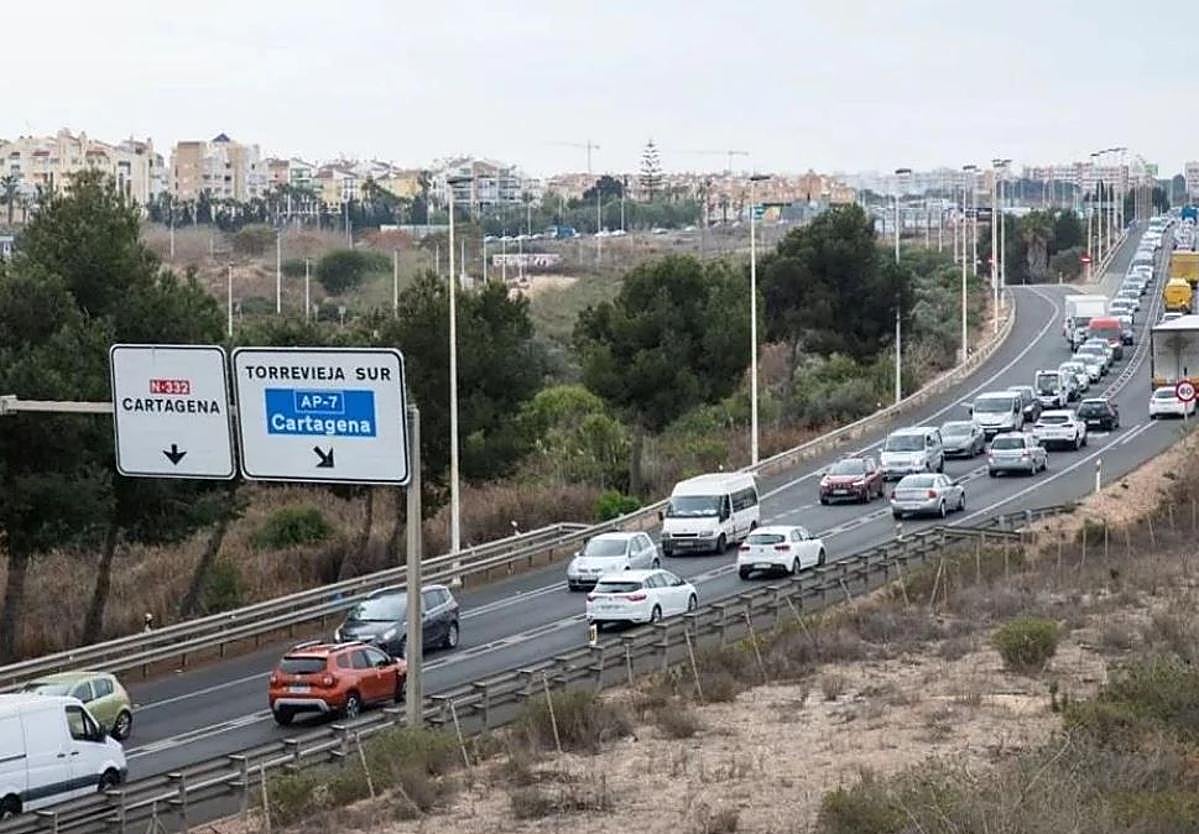 Retenciones en la N-332 a su paso por Torrevieja, en una imagen de archivo.