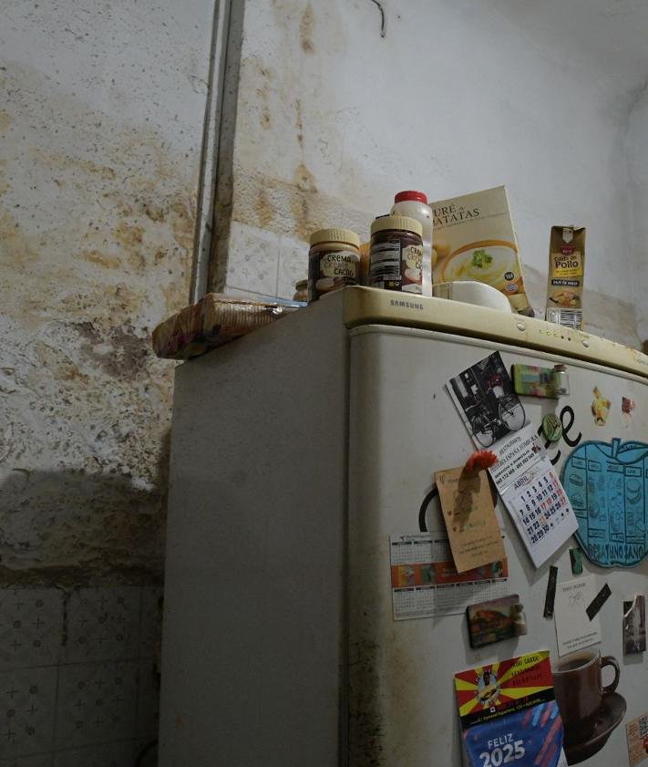 Imagen secundaria 2 - Detalles de las humedades de la casa.