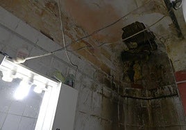 El techo del baño de la vivienda.