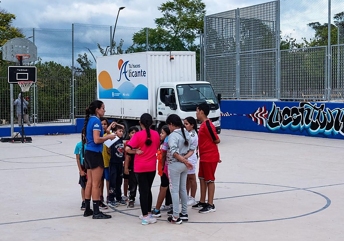 Basketball game in the northern area of Alicante where the study was conducted.