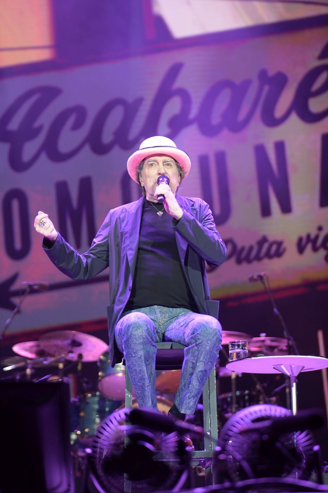 Joaquín Sabina emociona en su primer concierto de despedida en Alicante
