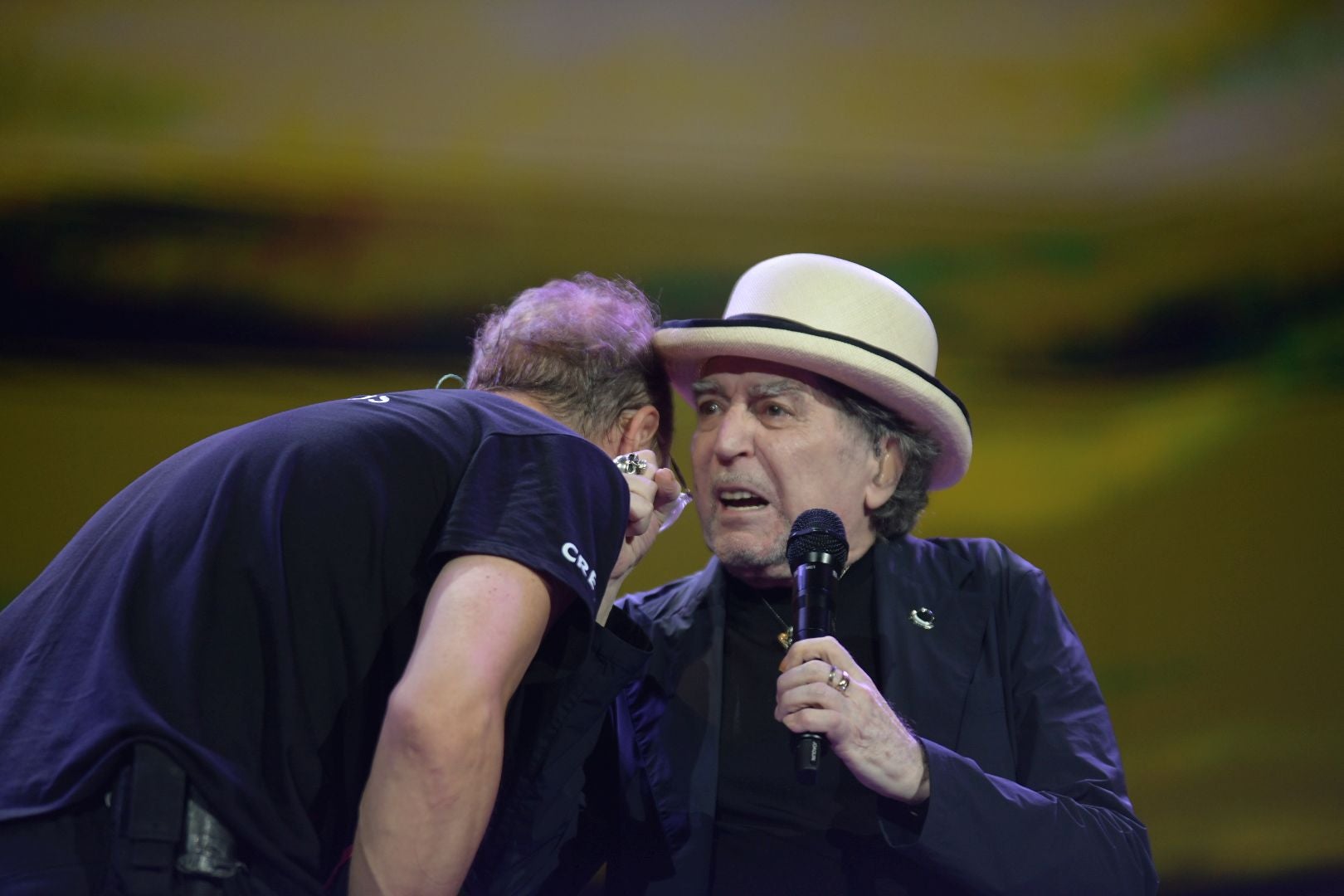 Joaquín Sabina emociona en su primer concierto de despedida en Alicante