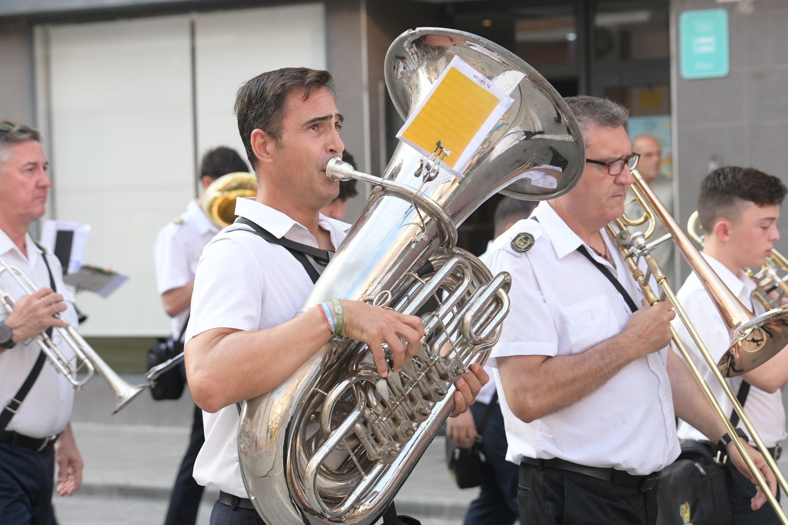 La Entrada de Bandas pone música a las fiestas de Moros y Cristianos de San Blas