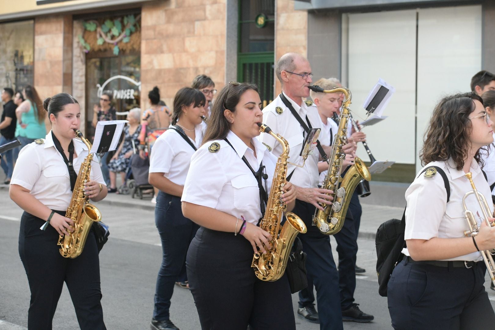 La Entrada de Bandas pone música a las fiestas de Moros y Cristianos de San Blas