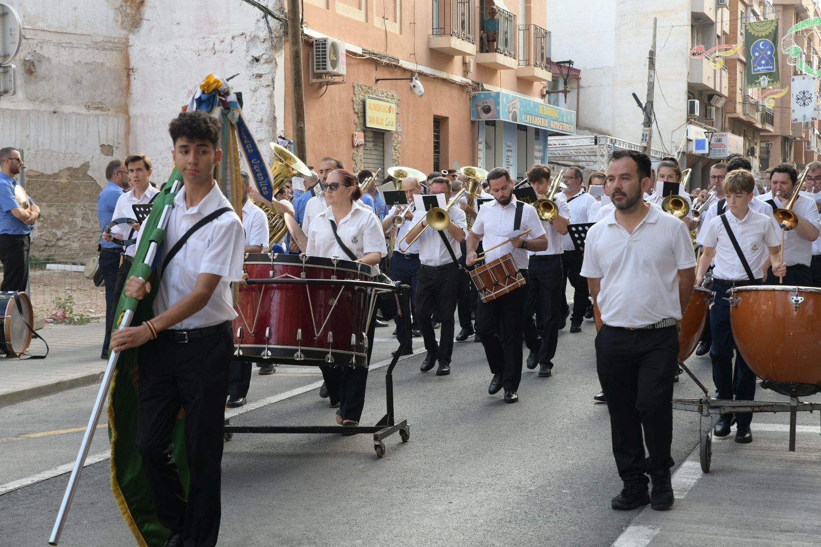 La Entrada de Bandas pone música a las fiestas de Moros y Cristianos de San Blas