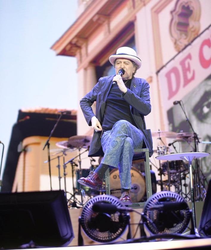 Imagen secundaria 2 - Joaquín Sabina bids farewell to Alicante in a massive concert