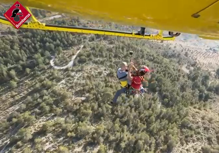 Momento en el que se produce el rescate en helicóptero.