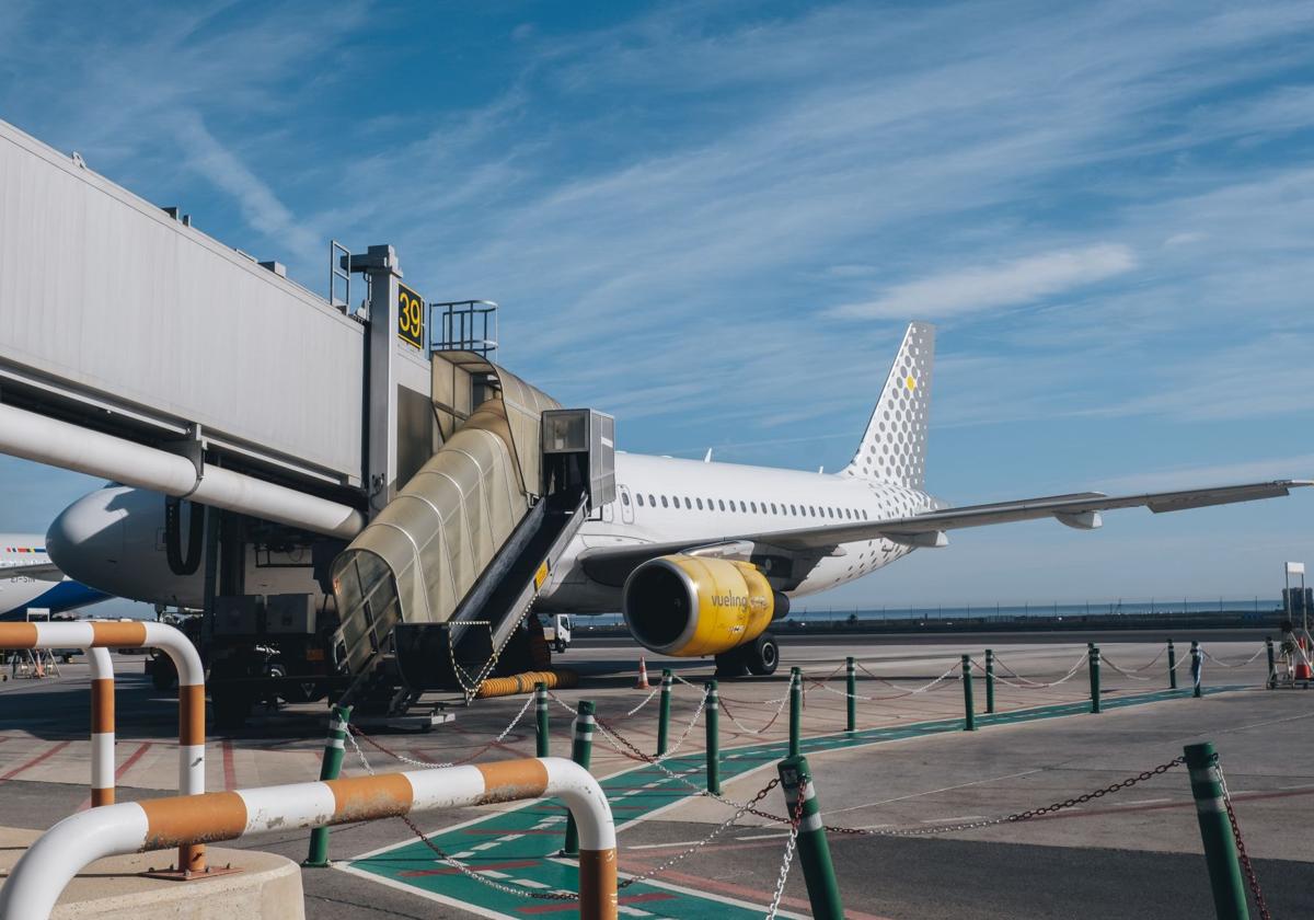 Un avión de Vueling en el aeropuerto Alicante-Elche Miguel Hernández