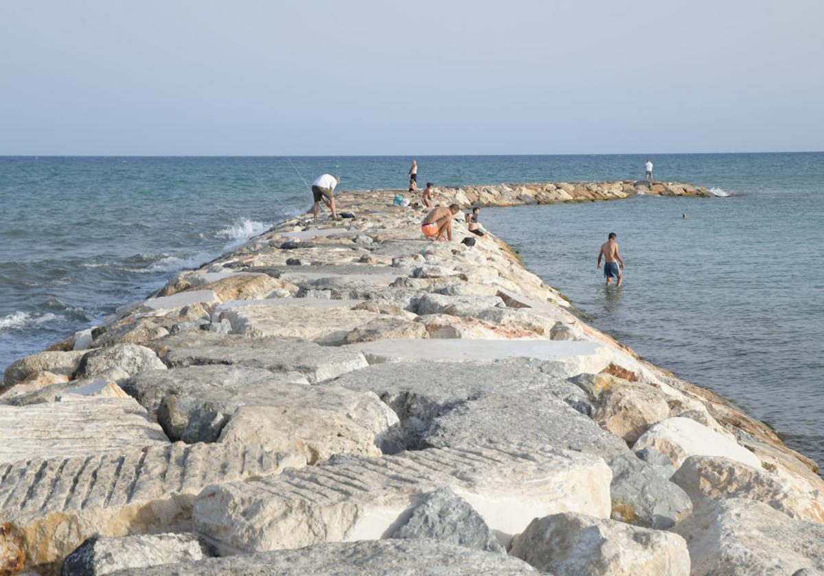 New breakwater at Postiguet.