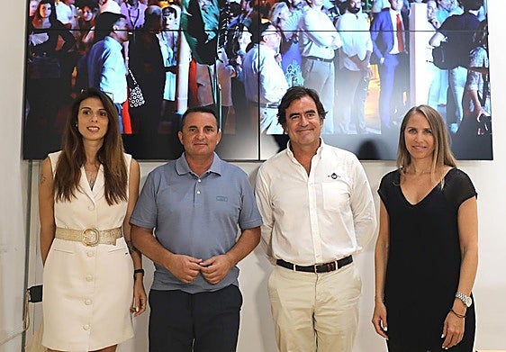 La directora del proyecto, Nuria Sánchez; el diputado de Deportes, Bernabé Cano; el presidente del Real Club de Regatas de Alicante, Miguel López, y de la CEO de Go Out Consulting, Romina Castagna.