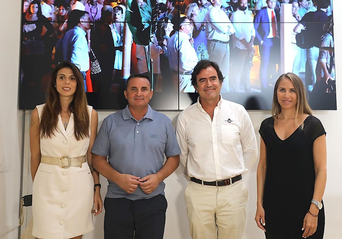 La directora del proyecto, Nuria Sánchez; el diputado de Deportes, Bernabé Cano; el presidente del Real Club de Regatas de Alicante, Miguel López, y de la CEO de Go Out Consulting, Romina Castagna.