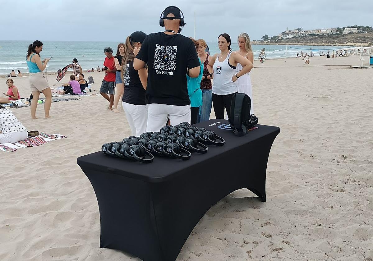 Auriculares usados para llevar a cabo una experiencia turística sin molestar a los vecinos.