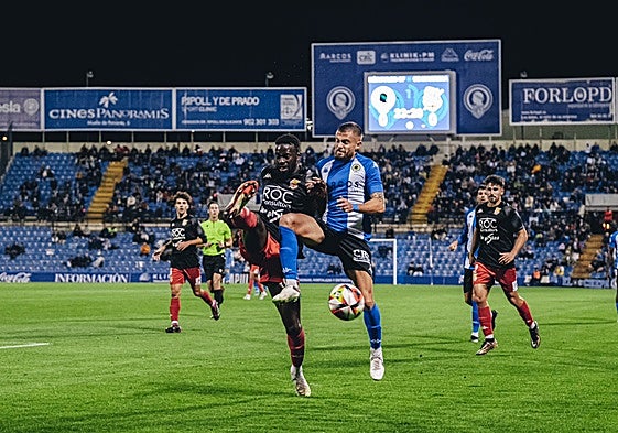 El canario Artiles, durante un partido en el Rico Pérez.